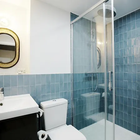 Relax In A Contemporary Designer Apartamento Paris