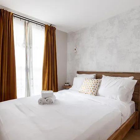 Relax In A Contemporary Designer * Paris