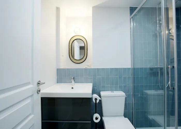 Relax In A Contemporary Designer * Paris