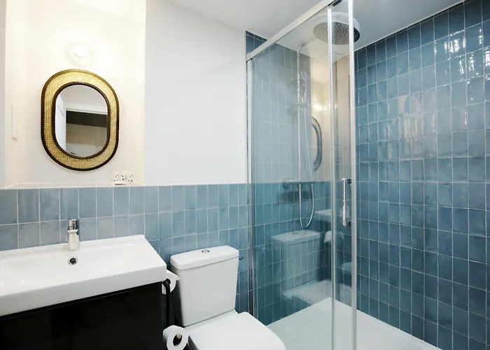 Relax In A Contemporary Designer Daire Paris